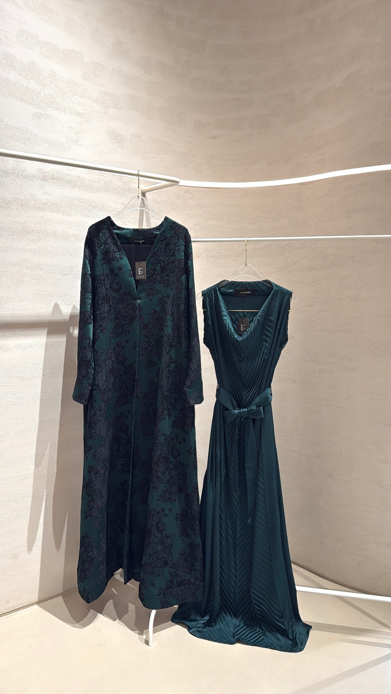 Jacquard Rose Abaya F.Lounge.Mena 908918CC-899F-4990-9D6E-7E4B14503DDA