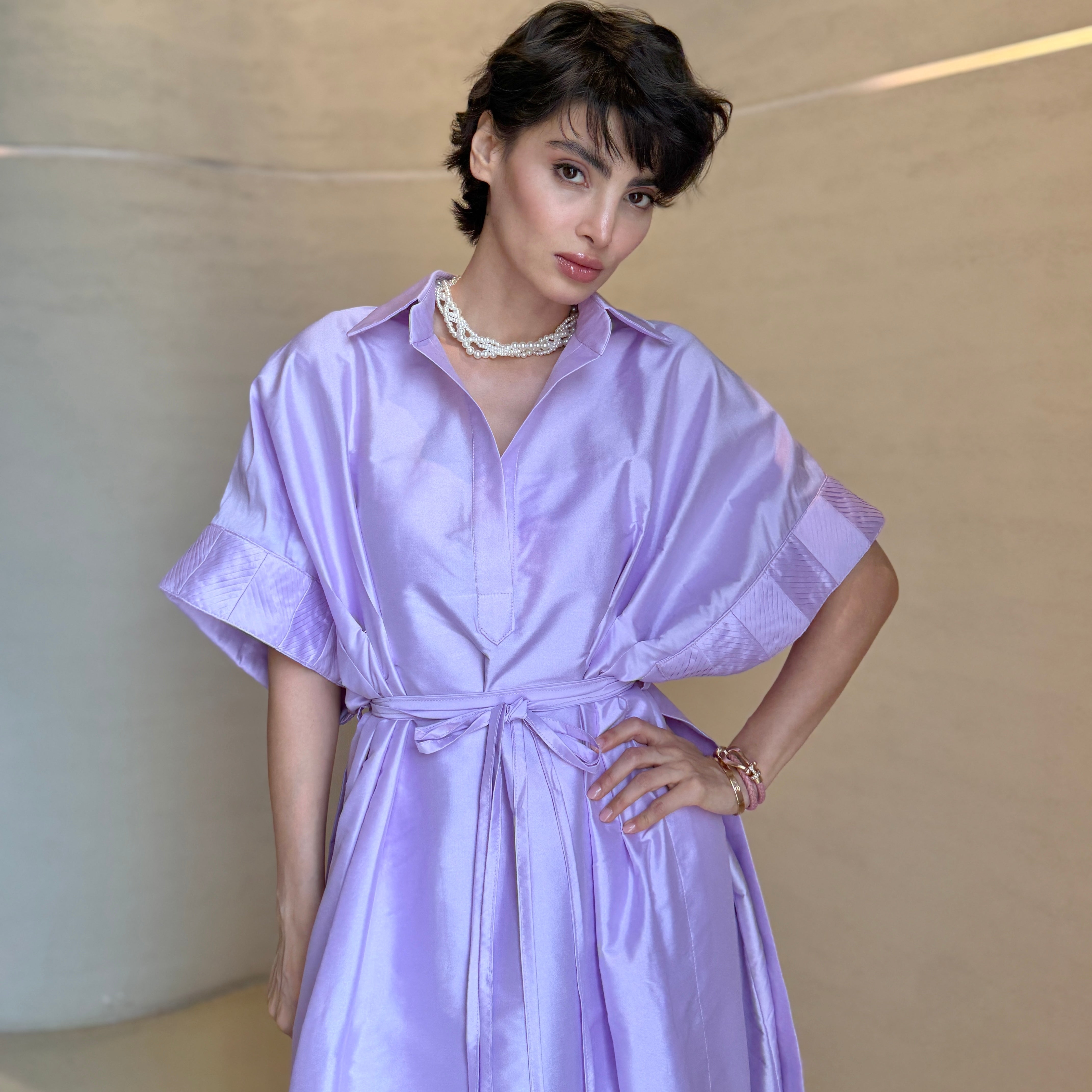 Kleid mit Faltenärmeln