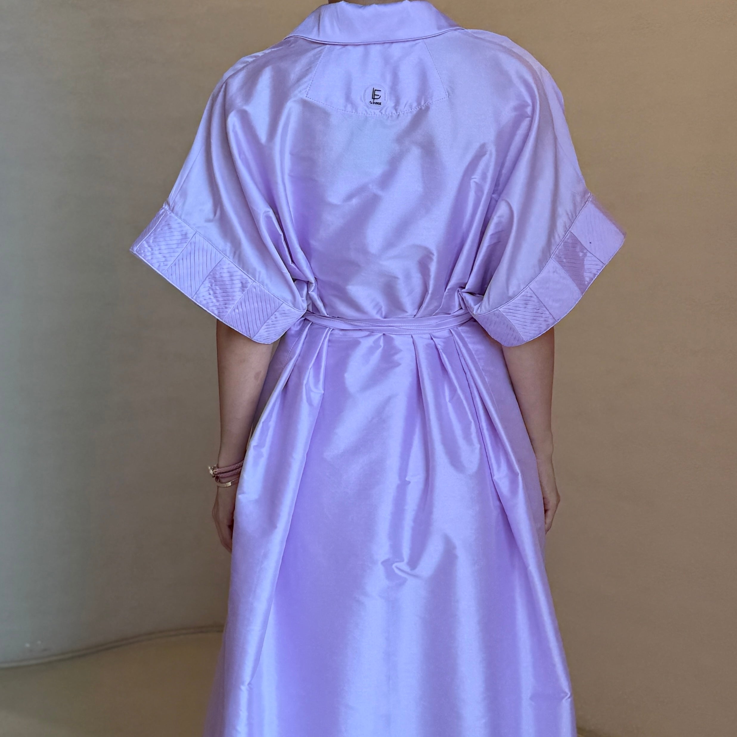 Kleid mit Faltenärmeln