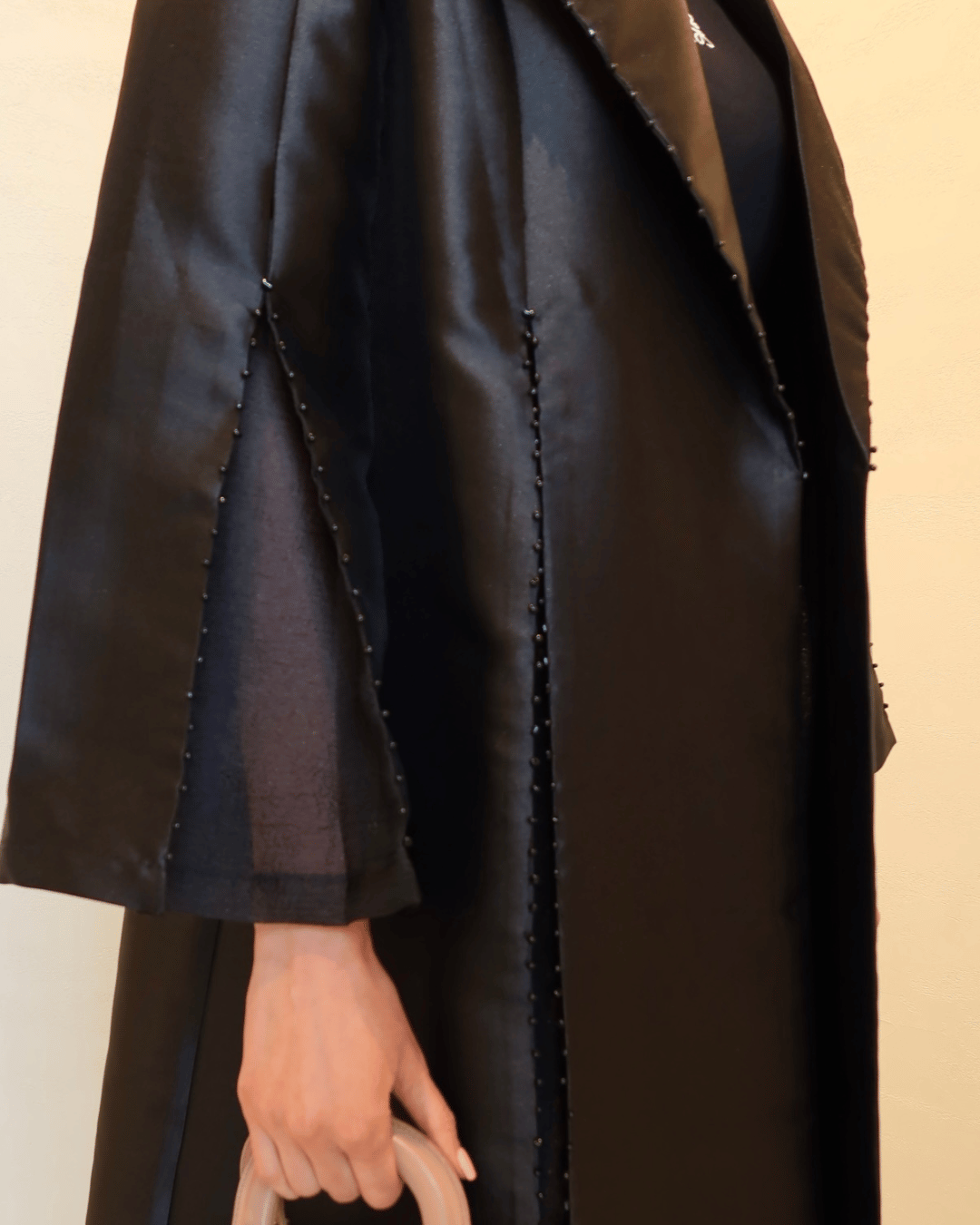 Klassische Abaya in Stein