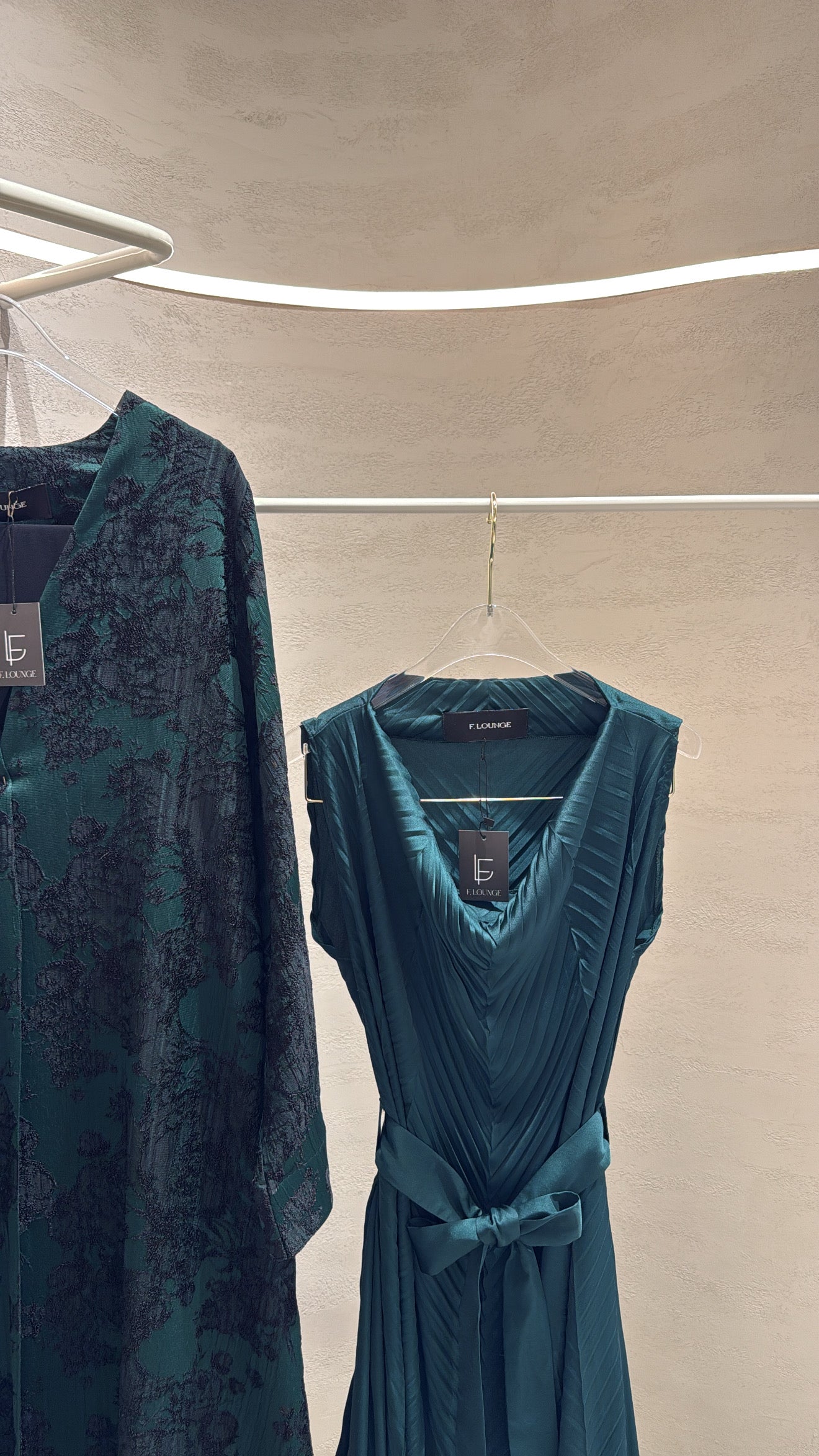 Jacquard Rose Abaya F.Lounge.Mena 34D3F195-746A-4AB0-B59B-5BEE08103BB9